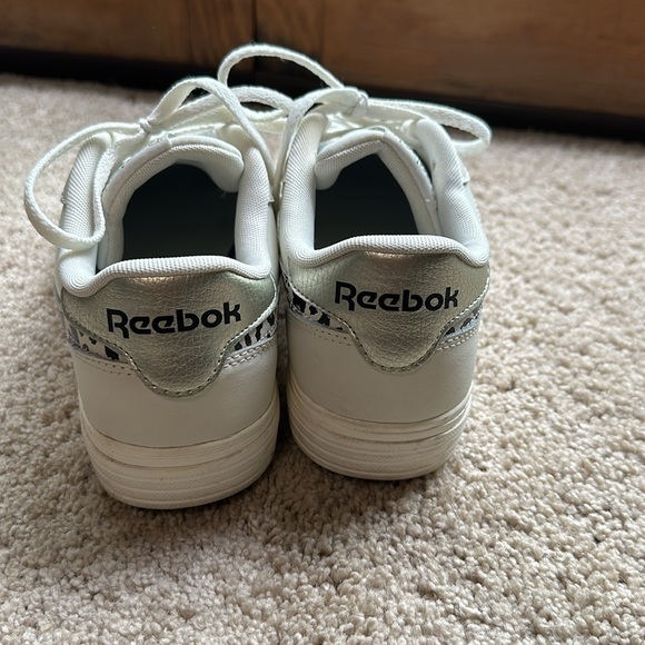 Women size 8 1/2. Off white. Reebok classic. Worn a few times. - Picture 3 of 9